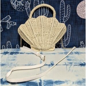 LC Lauren Conrad Camden Clamshell Shell Straw Woven Crossbody Bag Purse Tan
